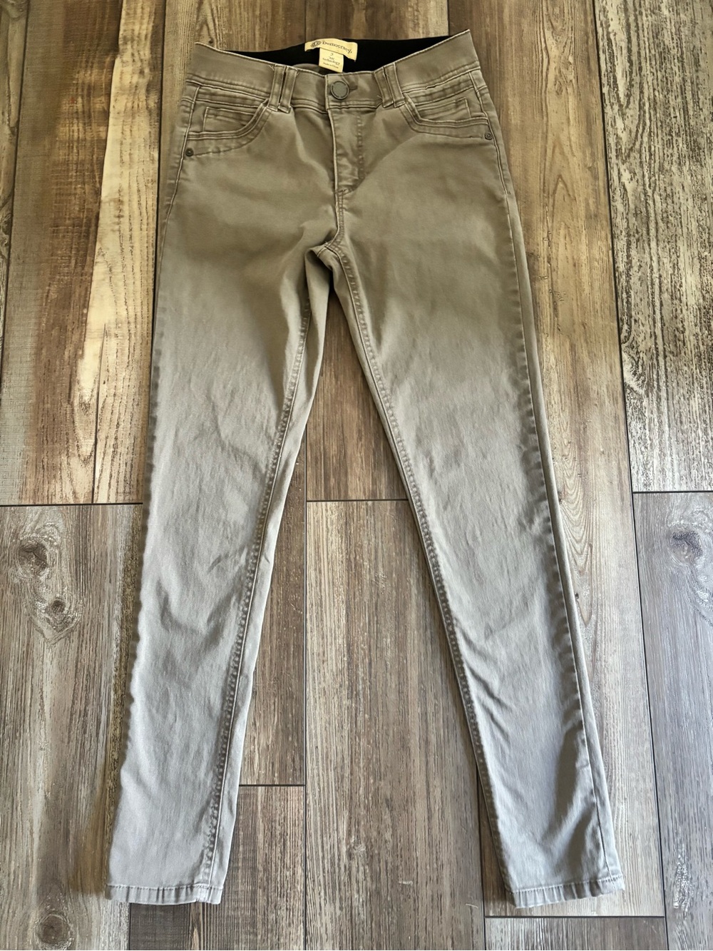 Democracy Skinny Jeans in Taupe Size 2